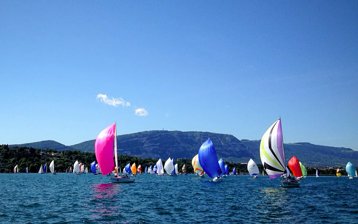 homebox-regate-phone-1200px-2025 Régater sur le Lac Léman avec l'école de voile ZigZag.