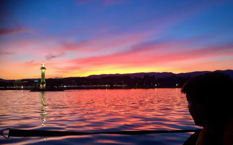 full-moon-&-week-ends-nocturne-phare-2025 Sorties loisirs à la voile<br />
école de voile Genève<br />
école de voile ZigZag